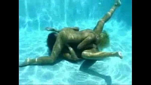 XXX Exposure - Lesbian underwater sex varmt rør