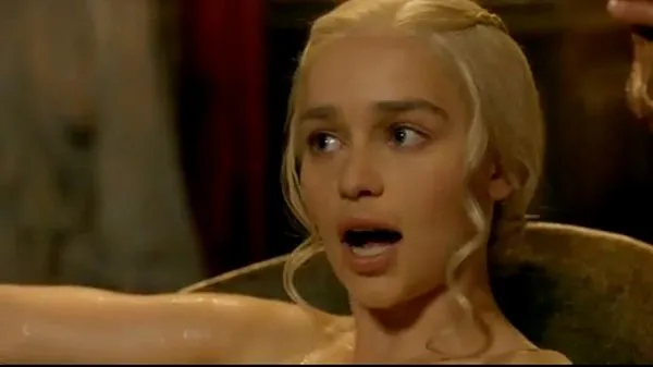 XXX Emilia Clarke Game of Thrones S03 E08 teplá trubice