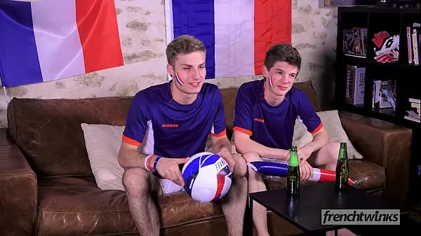 XXX Two twinks support the French Soccer team in their own way Tabung hangat