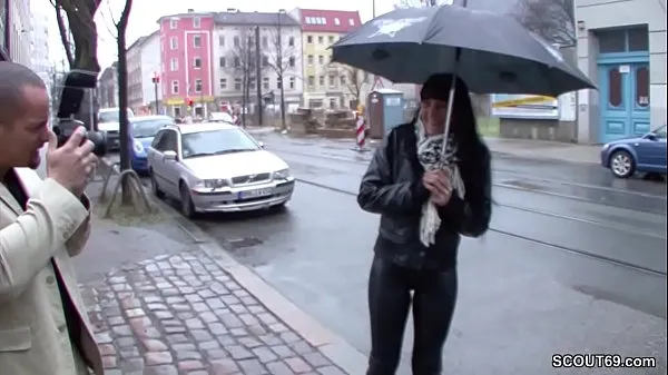 XXX Teeny is approached on the street and fucked for money θερμός σωλήνας