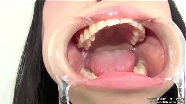 XXX Licking the glass Showing teeth, saliva θερμός σωλήνας