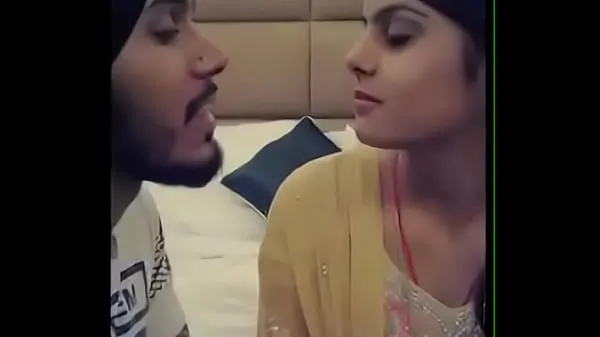 XXX Punjabi chico besando novia tubo caliente