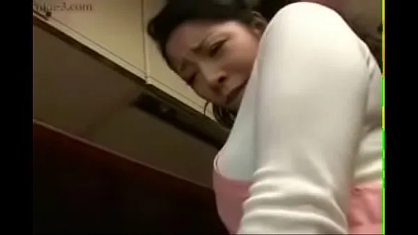 XXX Japanese Wife and Young Boy in Kitchen Fun varmt rør