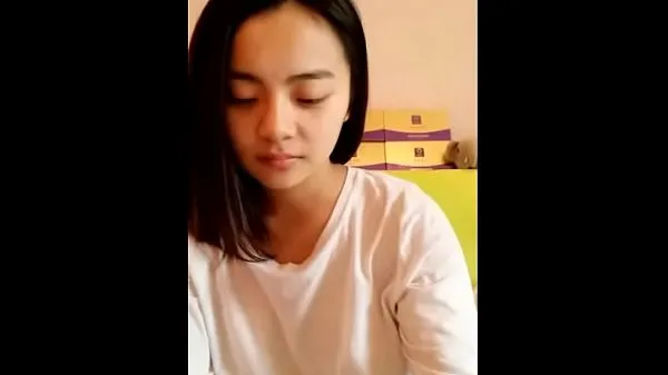 XXX Young Asian teen showing her smooth body ống ấm áp
