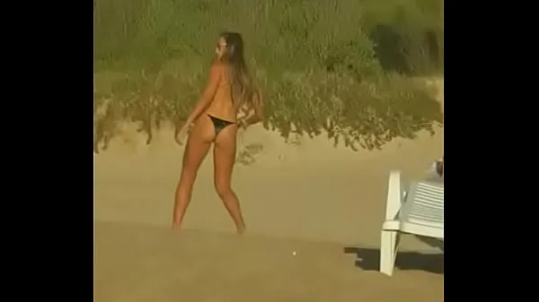 XXX Beautiful girls playing beach volley teplá trubice