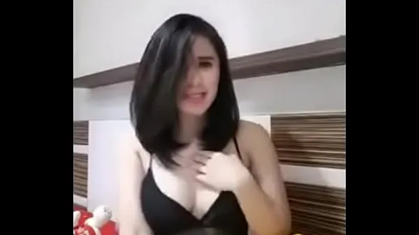 XXX Indonesian Bigo Live Shows off Smooth Tits ciepła rurka