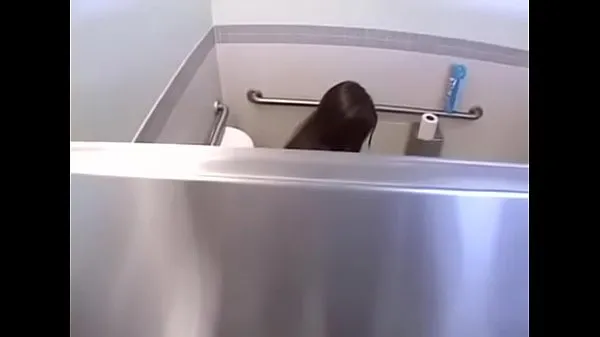 XXX fucking in public bathroom lämmin putki