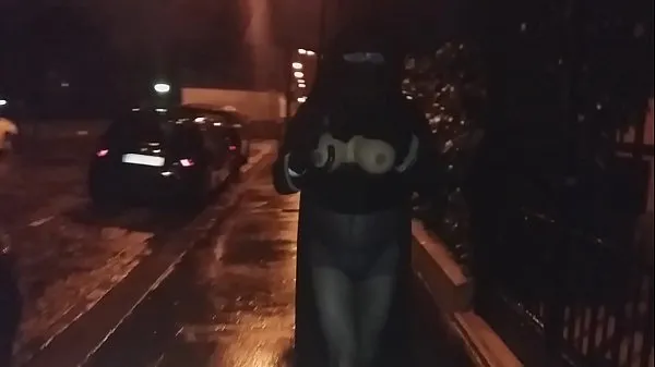 XXX big boobs in niqab in the street 温かいチューブ