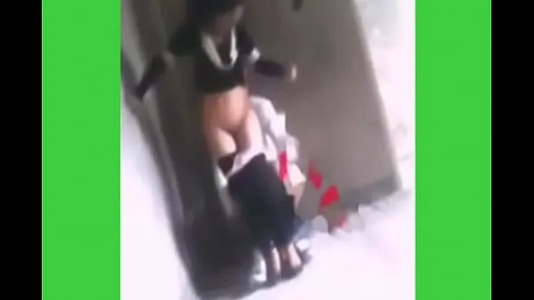 XXX Отец занимается сексом со своей маленькой дочерью в безлюдном месте Полное видео теплая трубка