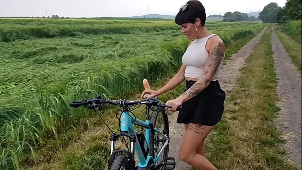 XXX Premiere! Bicycle fucked in public horny Tiub hangat
