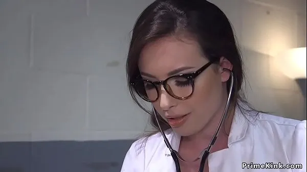 XXXBad cop straps doctor and fucks her暖管