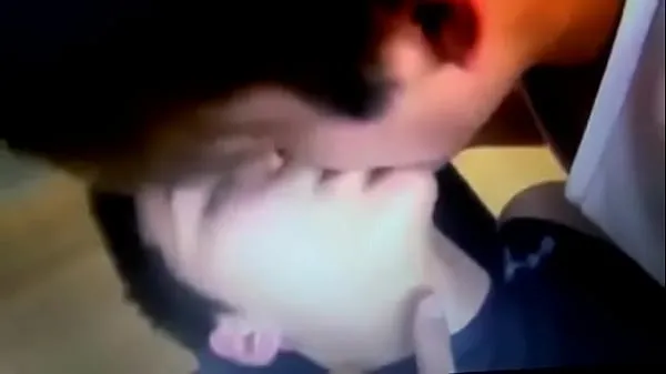 XXX GAY TEENS sucking tongues Tabung hangat