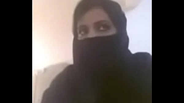 XXX Muslim hot milf expose her boobs in videocall teplá trubice