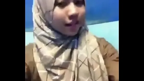XXX Show de nudez melayu em malaio Hijab (peitos grandes tubo quente