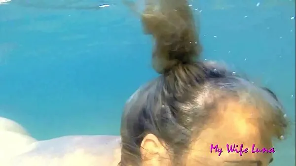 XXX This Italian MILF wants cock at the beach in front of everyone and she sucks and gets fucked while underwater 따뜻한 튜브