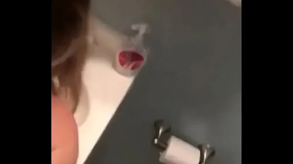 XXX Blonde Nashville teen having sex in the bath Tabung hangat
