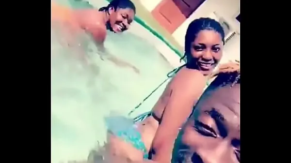 XXX SHATTA WALE THREESOME with 2 ghetto slay queens goes viral 따뜻한 튜브
