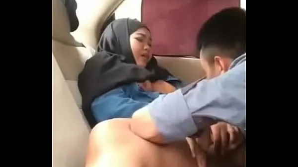 XXX Hijab girl in car with boyfriend warme buis