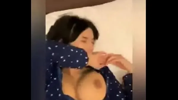 XXX I have a big tits colleague to eat and go to bed without wearing a bra गर्म ट्यूब