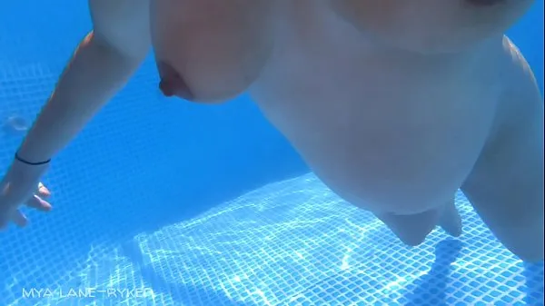 XXXFucked in an Outdoors Pool while Pregnant暖管