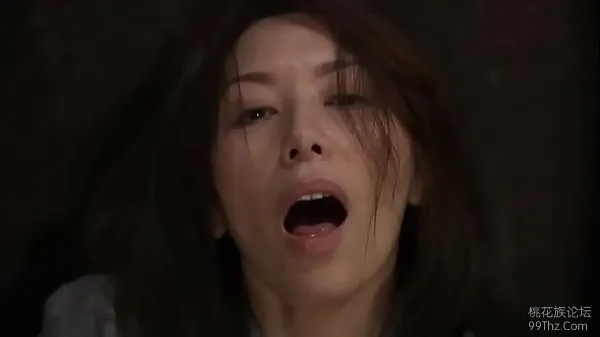XXX Japanese wife masturbating when catching two strangers toplo tube