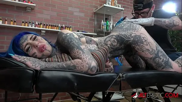 XXX Amber Luke gets a asshole tattoo and a good fucking ống ấm áp