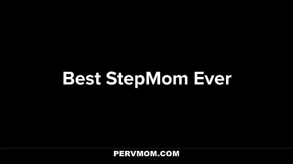 XXX Stepmom Desiree Dulce got stucked under the bed and fucked by her pervy stepson गर्म ट्यूब