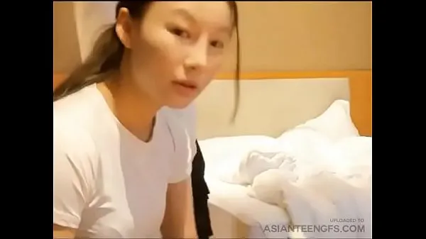 XXX Chinese girl is sucking a dick in a hotel الأنبوب الدافئ