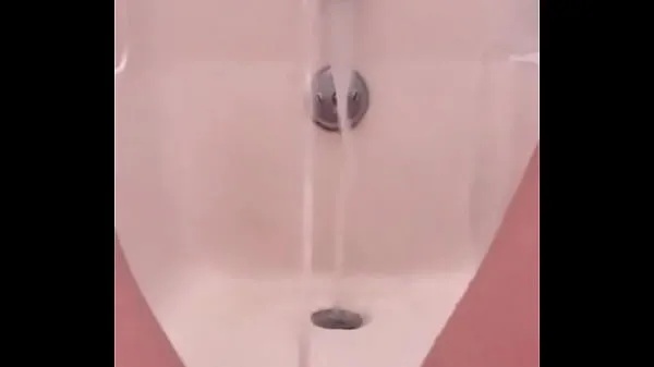 XXX Fonte urinária de 18 anos no banho tubo quente