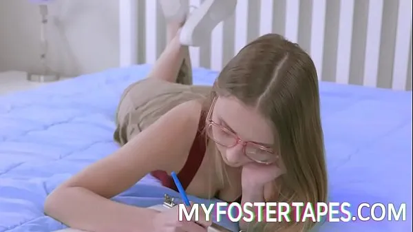 XXX Lonely Foster Offers Her Body varmt rør