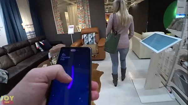 XXX Vibrating panties while shopping - Public Fun with Monster Pub θερμός σωλήνας