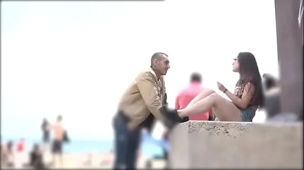 XXX He proves he can pick any girl at the Barcelona beach warme buis