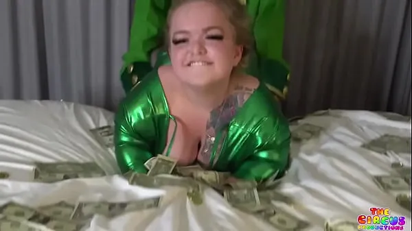 XXX Fucking a Leprechaun on Saint Patrick’s day warme buis