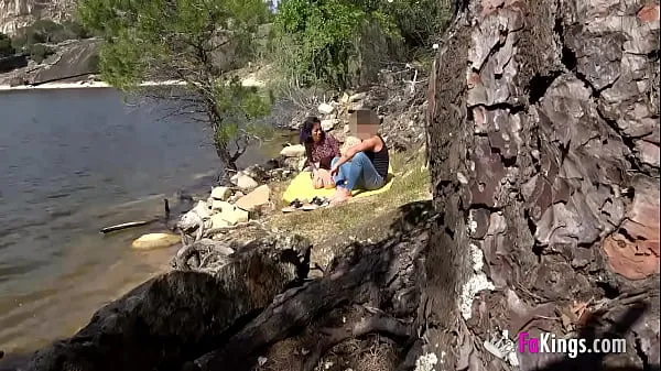 XXX VOYEUR FUCK: Filming an amateur couple outdoors ống ấm áp