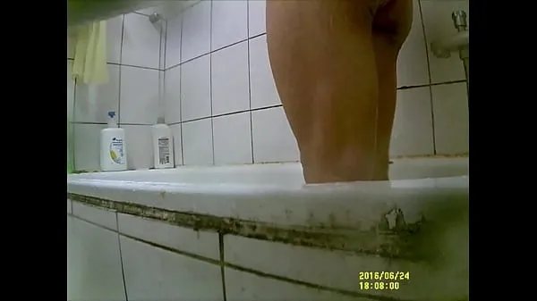 XXX Hidden camera in the bathroom گرم ٹیوب