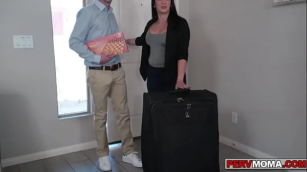 XXX Stepson getting a boner and his stepmom helps him out varmt rør