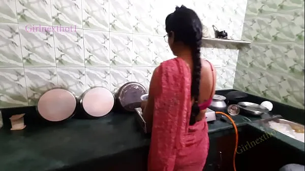 XXX Indian Bhabi Fucked in Kitchen by Devar - Bhabi in Red Saree θερμός σωλήνας