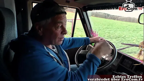 XXX German teen Hitchhiker pick up and fuck in car with grandpa Tiub hangat