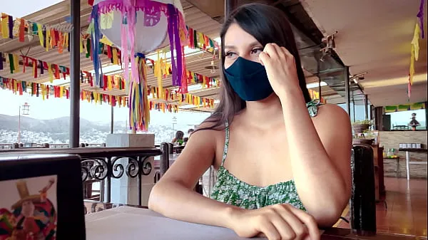 XXX Mexican Teen Waiting for her Boyfriend at restaurant - MONEY for SEX sıcak Tüp