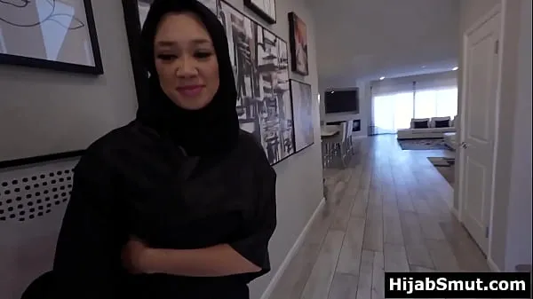 XXX Muslim girl in hijab asks for a sex lesson Tabung hangat