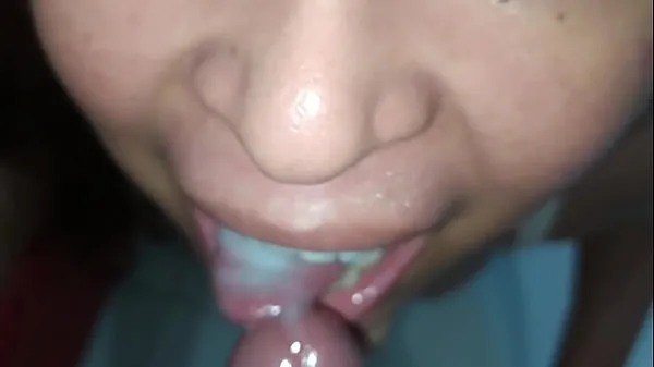 XXX I catch a girl masturbating with a dildo when I stay in an airbnb, she gives me a blowjob and I cum in her mouth, she swallows all my semen very slutty. The best experience Tabung hangat