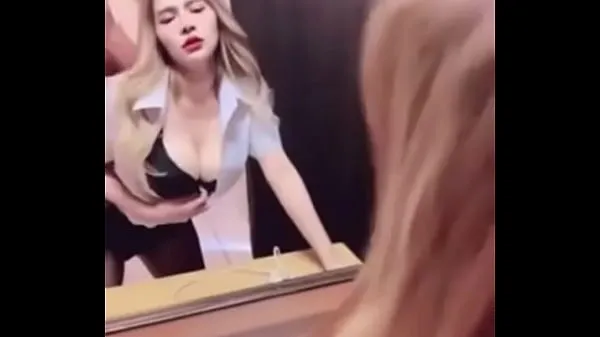 XXX Pim girl gets fucked in front of the mirror, her breasts are very big θερμός σωλήνας