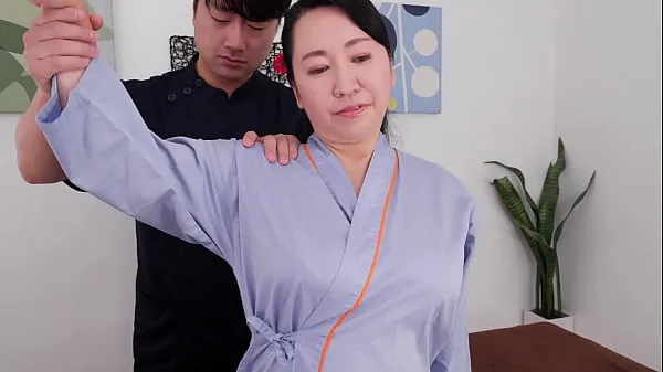 XXX A Big Boobs Chiropractic Clinic That Makes Aunts Go Crazy With Her Exquisite Breast Massage Yuko Ashikawa 温かいチューブ