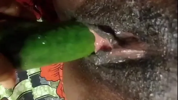 XXX Cyndy Blackslave - Cucumber fuck with squirt tubo quente