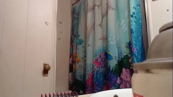 XXX Caught mom taking a shower warme buis