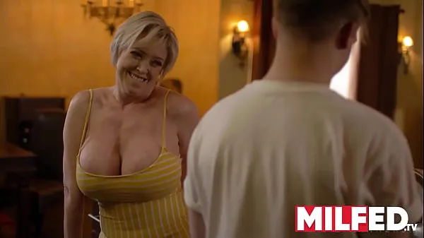 XXX Mother-in-law Seduces him with her HUGE Tits (Dee Williams) — MILFED lämmin putki