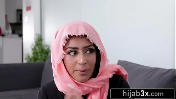 XXX Heiße muslimische junge Frau muss Nachbarn lutschen und ficken, um ihr Geheimnis zu bewahren (Binky Beaz warme Tube