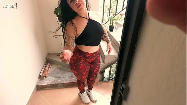 XXX I fuck my horny neighbor when she is going to water her plants ống ấm áp