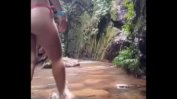 XXX Super hot in a bikini with her giant round ass teasing the water Tabung hangat