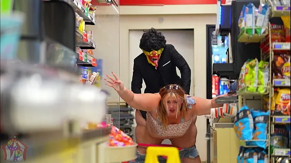 XXX Horny BBW Gets Fucked At The Local 7- Eleven varmt rør
